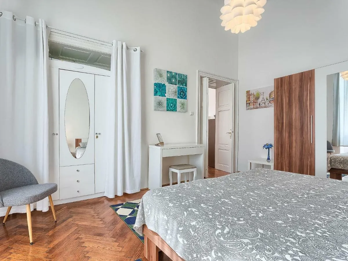 Apartment Silvia By Interhome